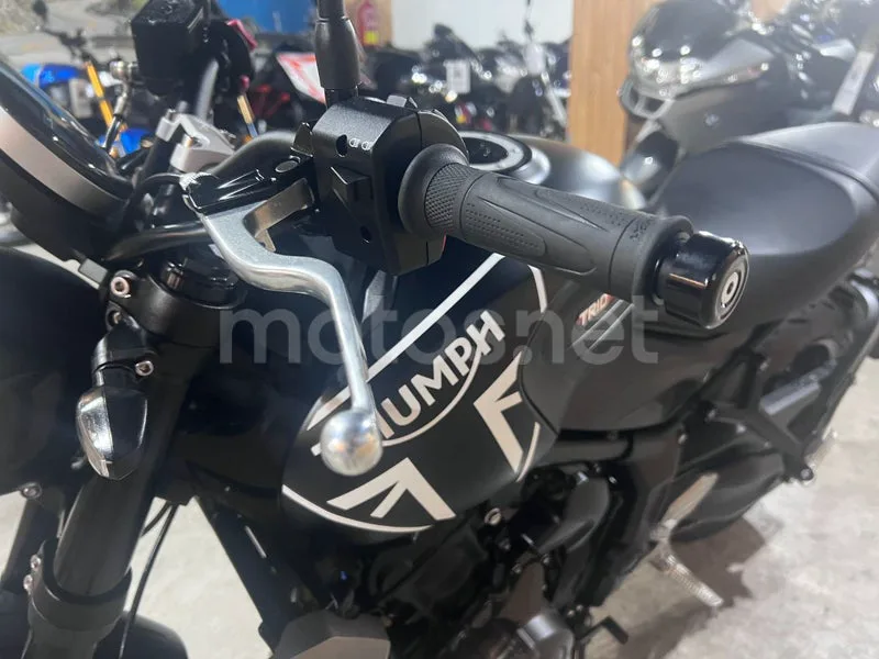 Triumph Trident 660 - Vista 32