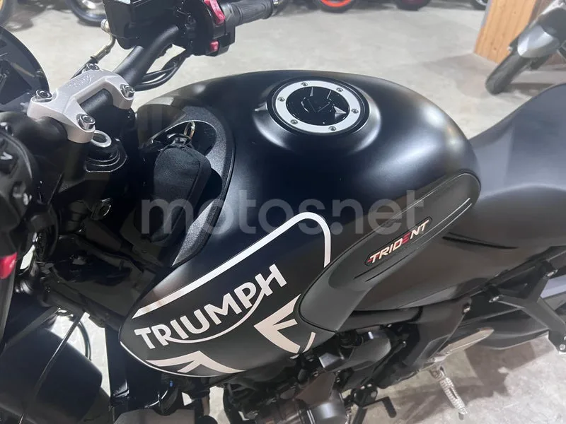 Triumph Trident 660 - Vista 40