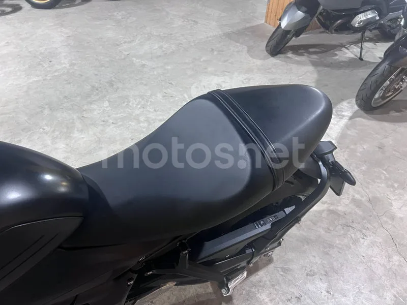 Triumph Trident 660 - Vista 45