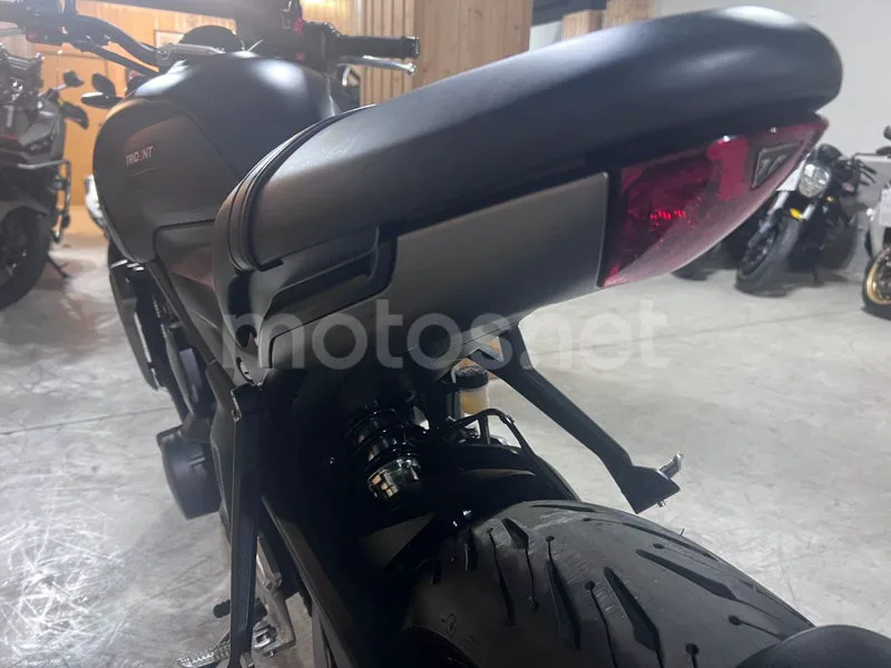 Triumph Trident 660 - Vista 50