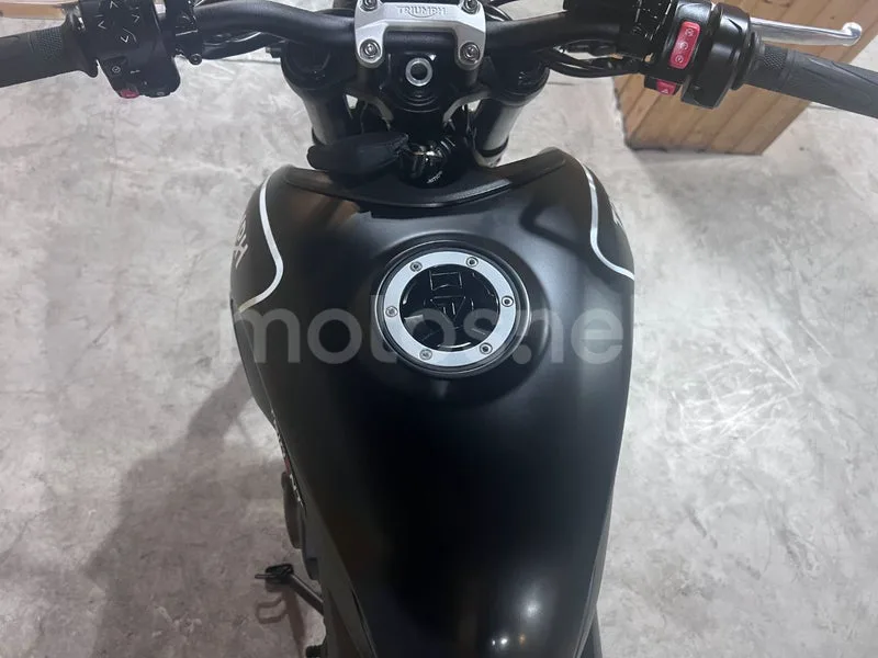 Triumph Trident 660 - Vista 52