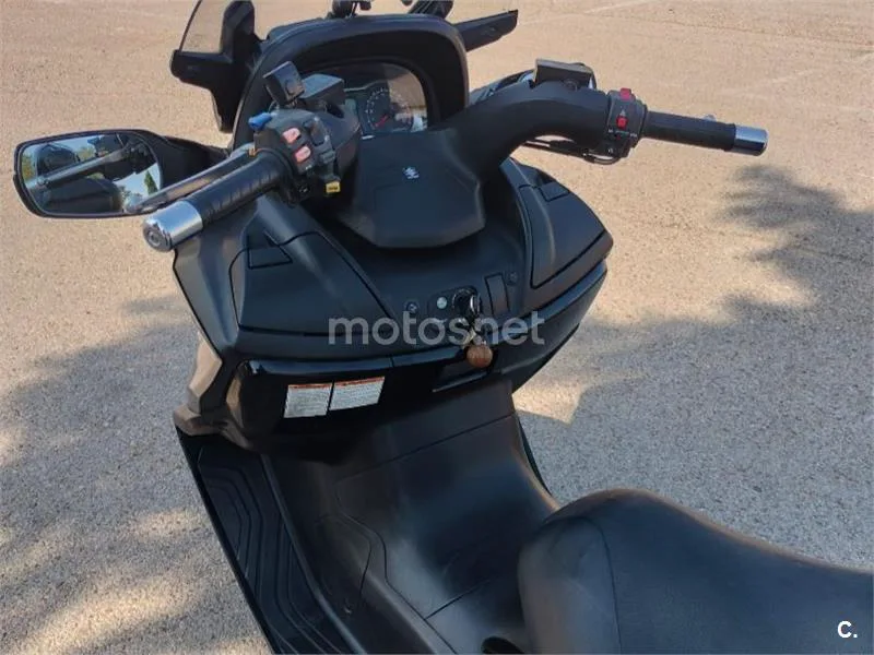 Suzuki Burgman 650 Executive - Vista 4