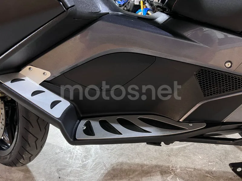 Aprilia SRV 850 - Vista 51