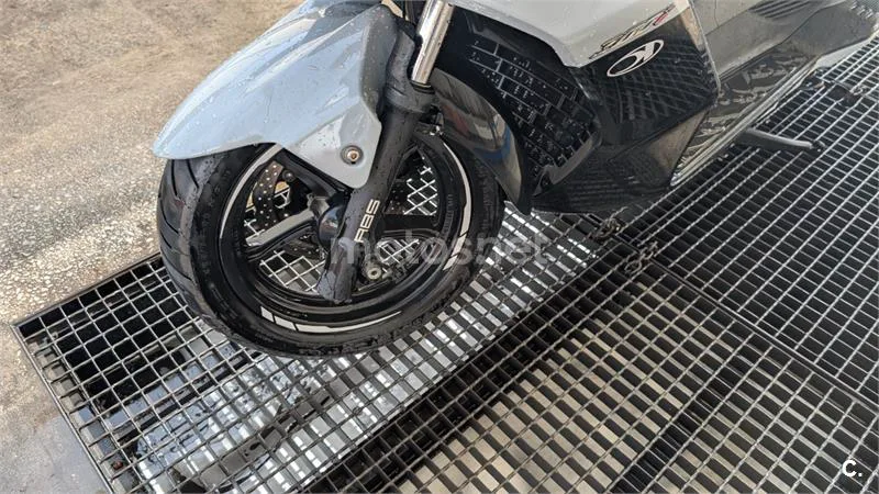 Kymco Super Dink 300 - Vista 6
