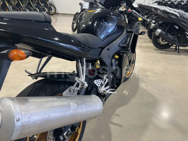 Yamaha YZF-R6 - Vista 14