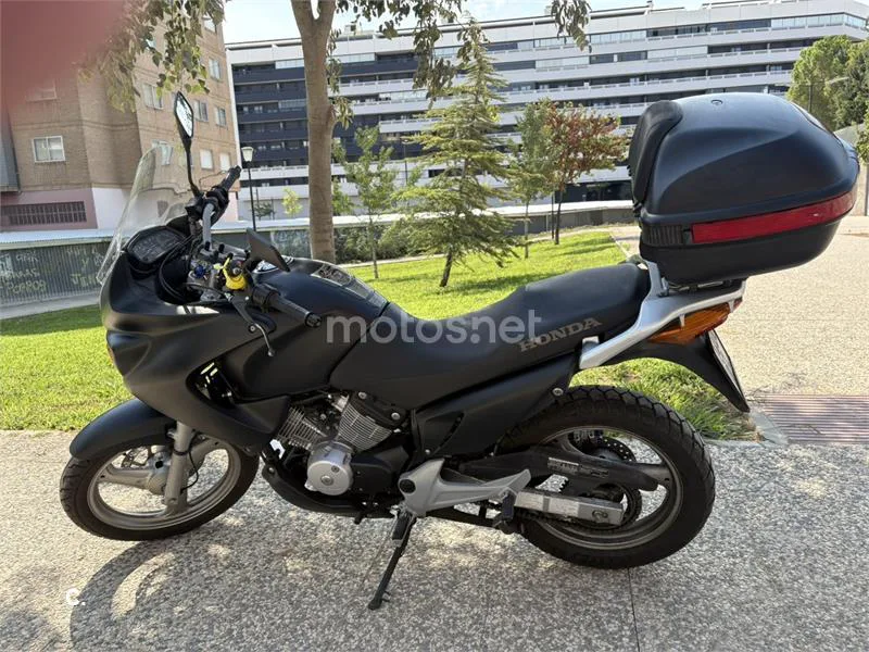 Honda XL125V Varadero - Vista 3