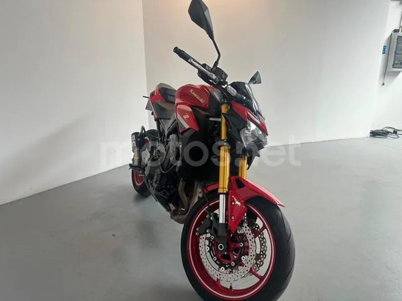Kawasaki Z900 - Vista 3
