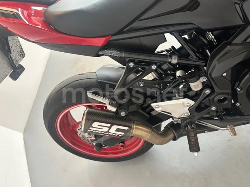 Kawasaki Z900 - Vista 4