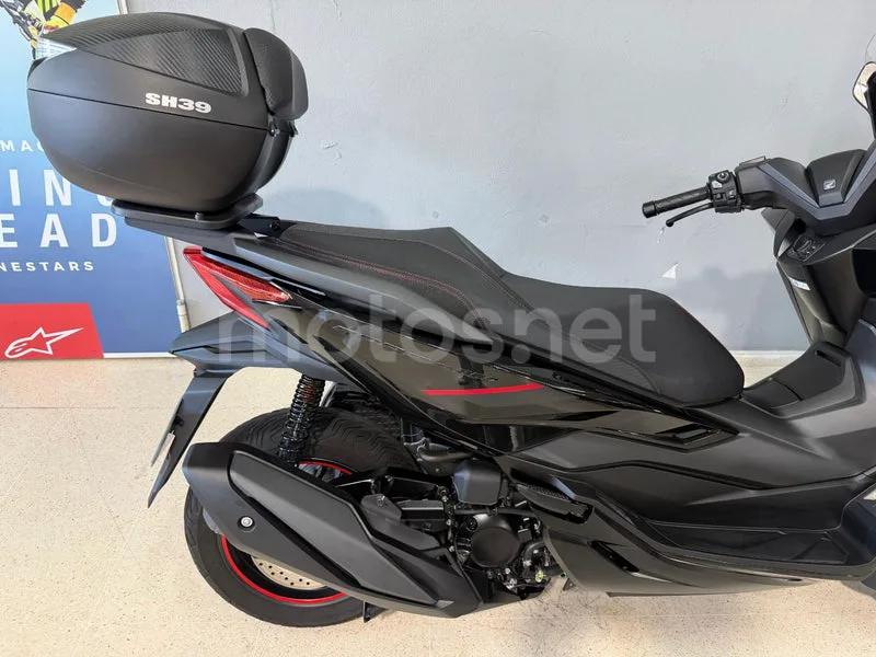 Honda Forza 350 - Vista 4