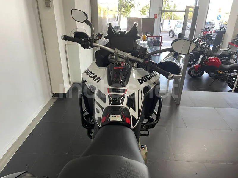 Ducati Multistrada V4 - Vista 3