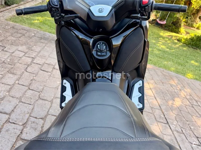 Yamaha XMAX 400 - Vista 12