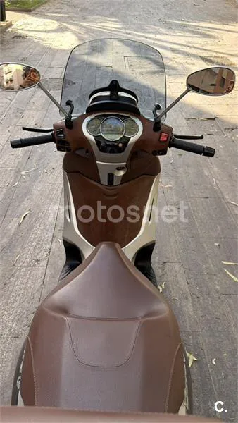 Piaggio Beverly 300 - Vista 4