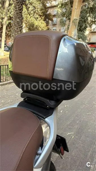 Piaggio Beverly 300 - Vista 5