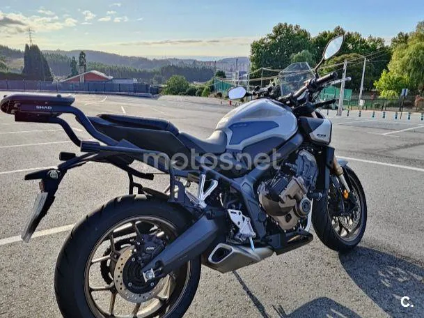 Honda CB650R - Vista 11