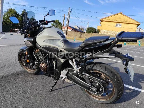 Honda CB650R - Vista 12
