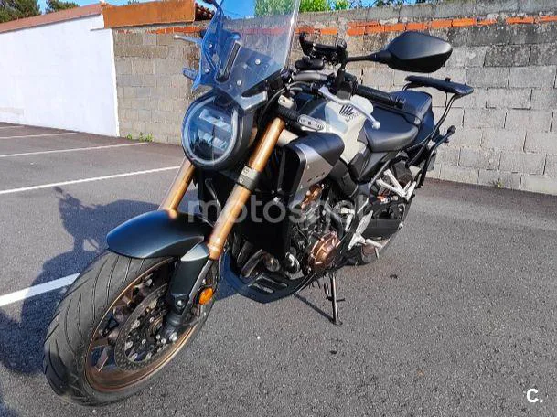 Honda CB650R - Vista 15