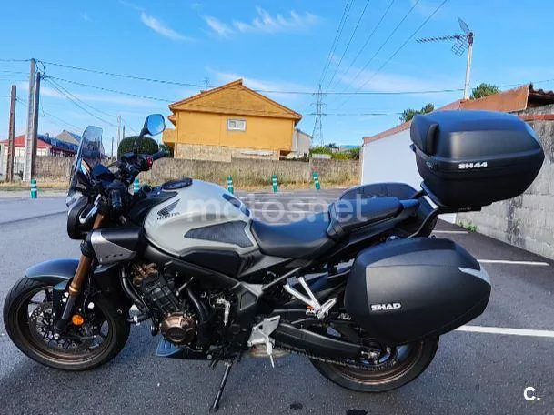 Honda CB650R - Vista 3