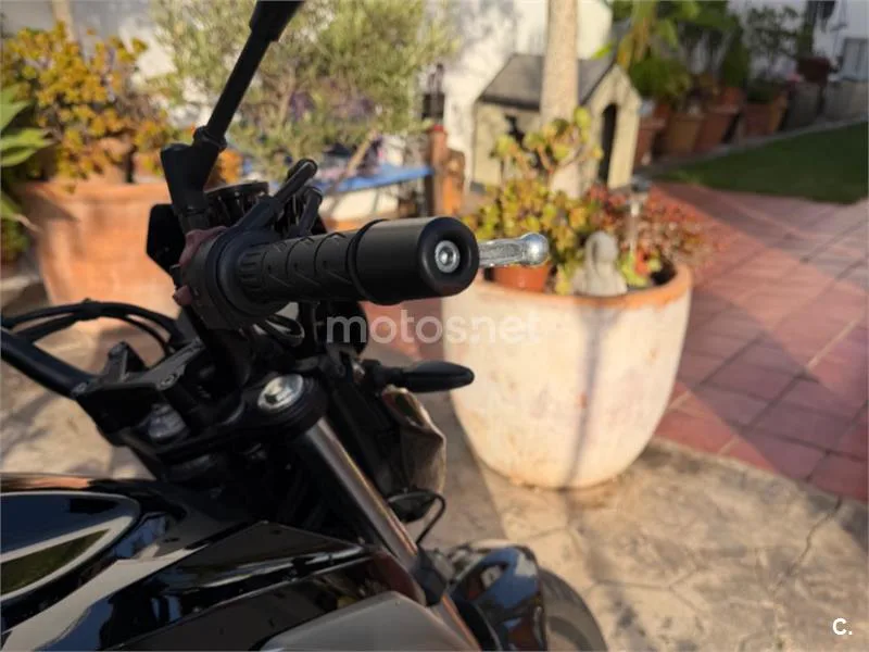 CFMOTO 650NK - Vista 4