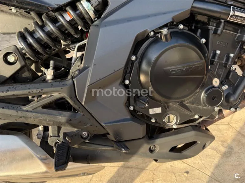 CFMOTO 650NK - Vista 5