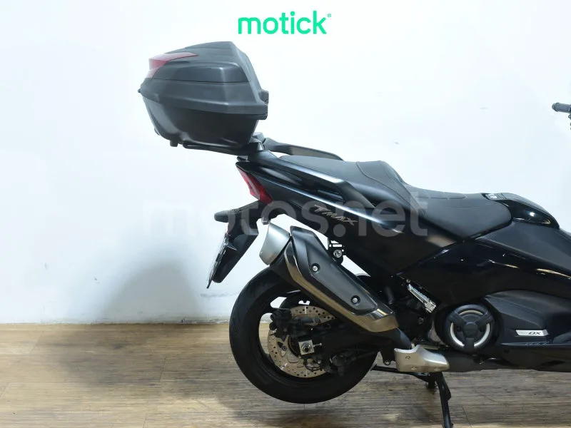 Yamaha TMAX - Vista 3
