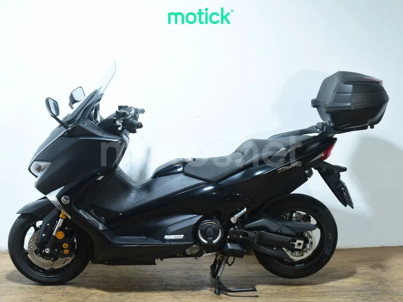 Yamaha TMAX - Vista 7
