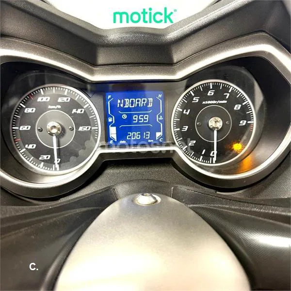 Yamaha XMAX 300 - Vista 5