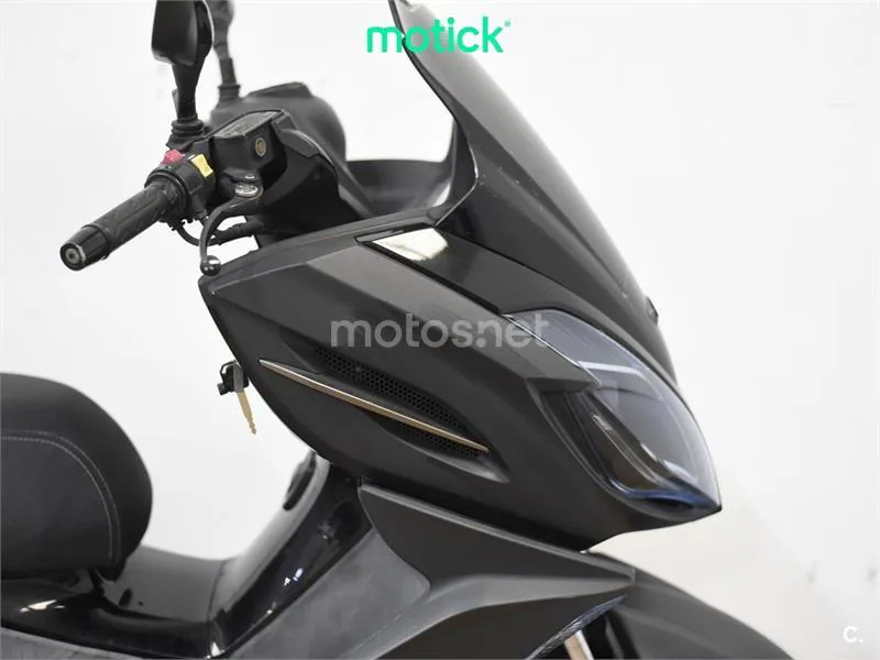 Kymco K-XCT 125i - Vista 3