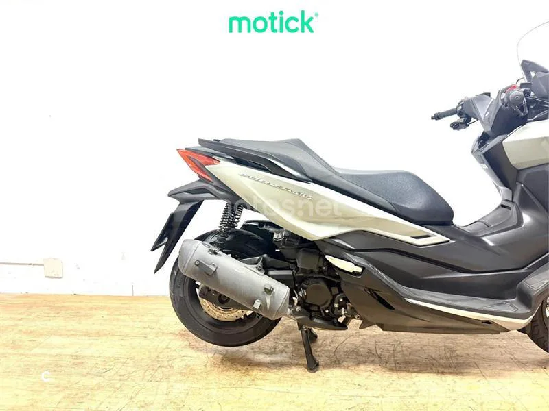 Honda Forza 350 - Vista 3