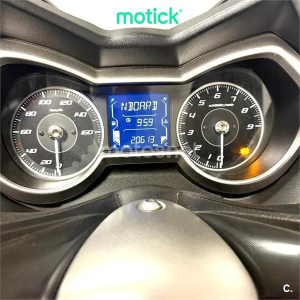 Yamaha XMAX 300 - Vista 5