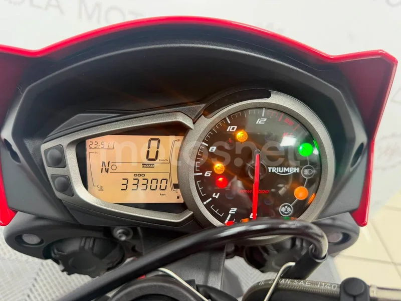 Triumph Street Triple - Vista 12