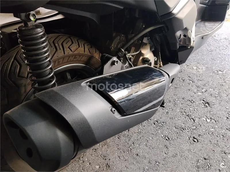 Yamaha XMAX 300 - Vista 6