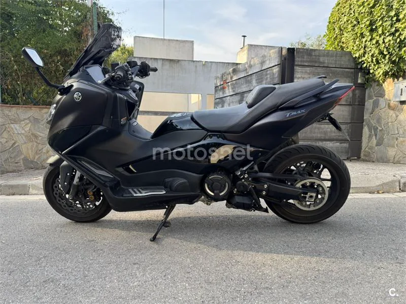 Yamaha TMAX - Vista 4