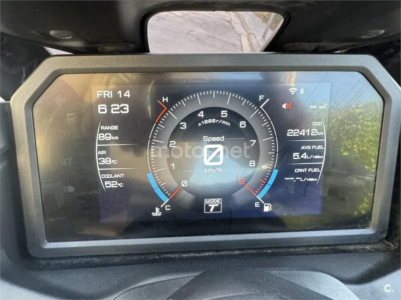 Yamaha TMAX - Vista 5