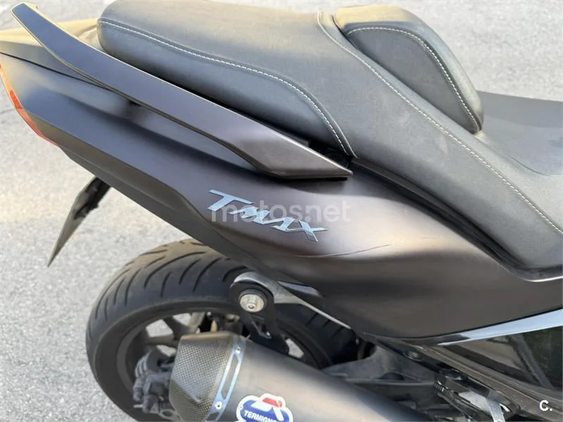 Yamaha TMAX - Vista 9