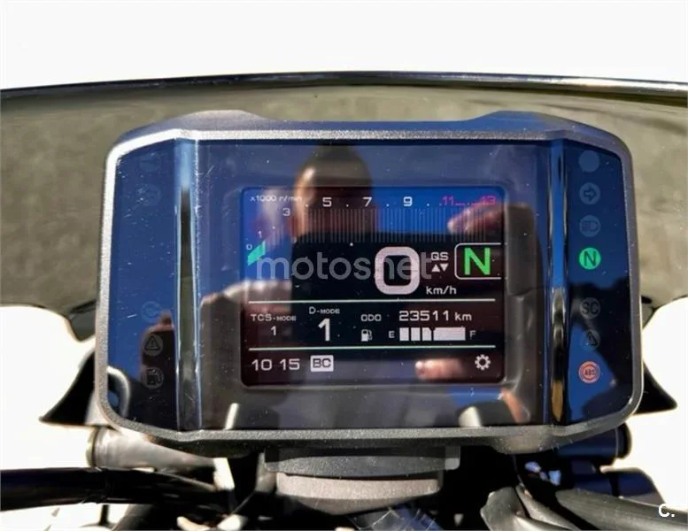 Yamaha MT-09 - Vista 9