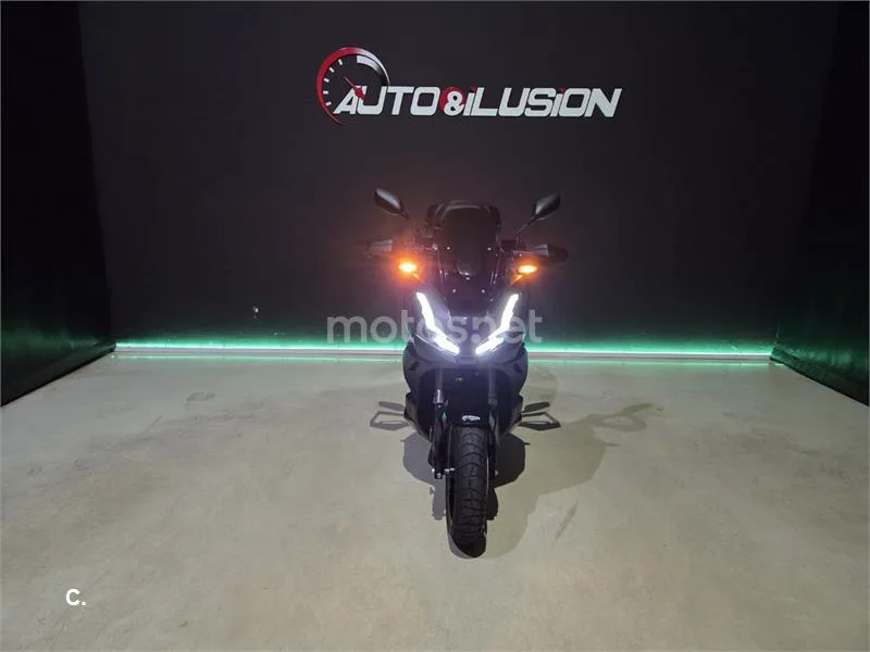 Honda ADV350 - Vista 5
