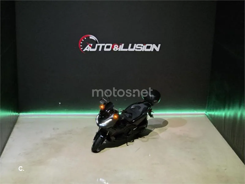 Honda ADV350 - Vista 9