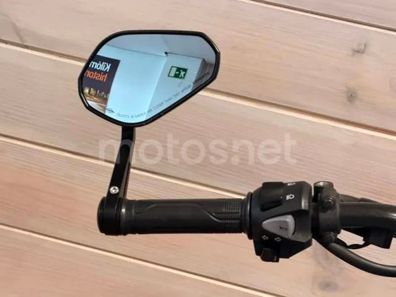Honda CB125R - Vista 11