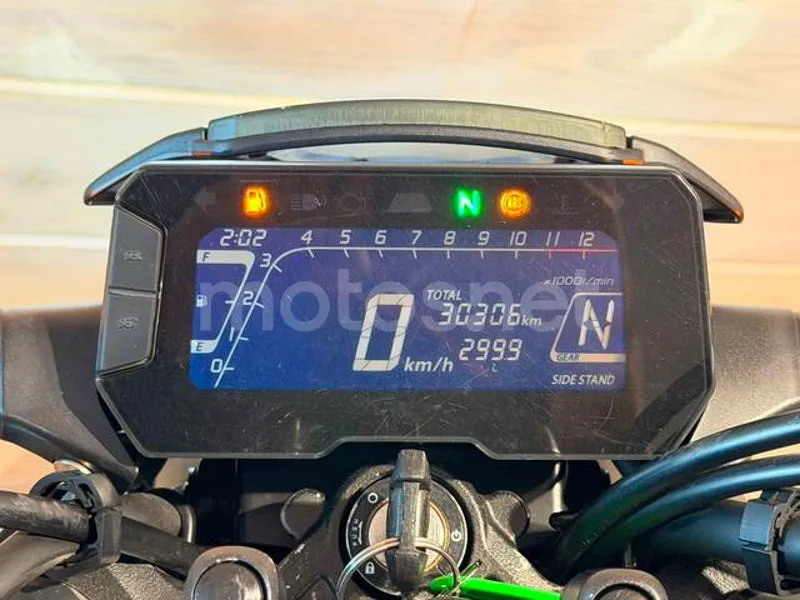 Honda CB125R - Vista 13