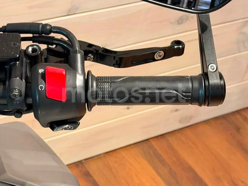 Honda CB125R - Vista 14