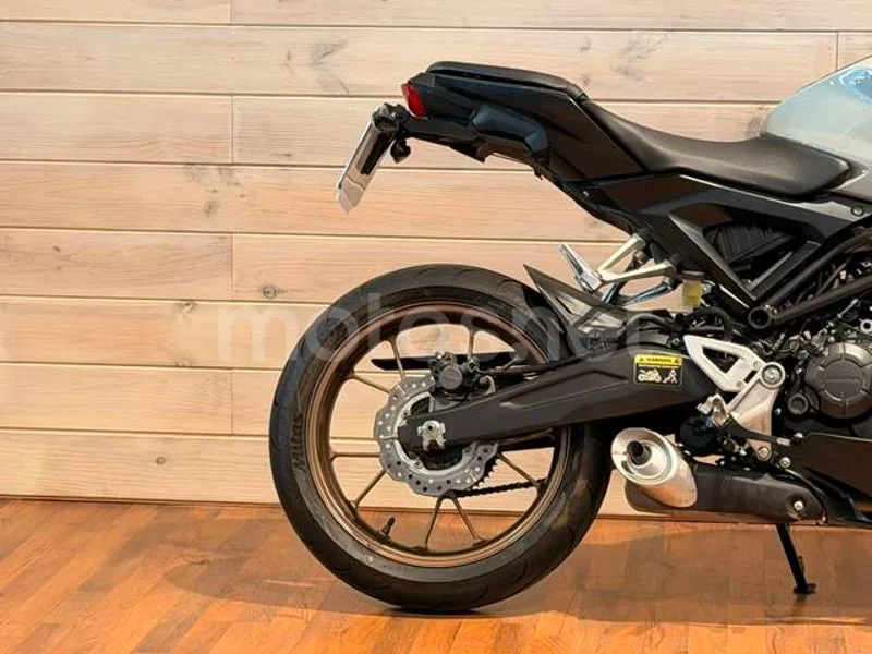 Honda CB125R - Vista 7