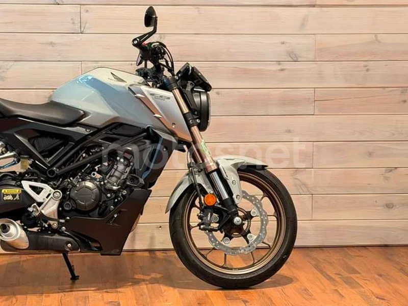 Honda CB125R - Vista 8