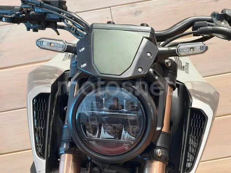 Honda CB125R - Vista 9
