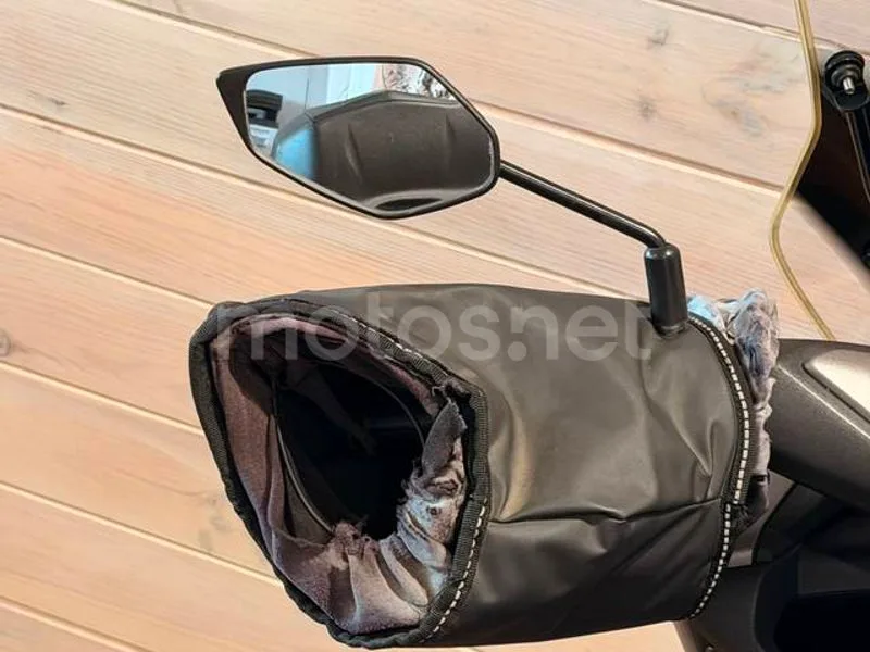 Yamaha NMAX - Vista 11