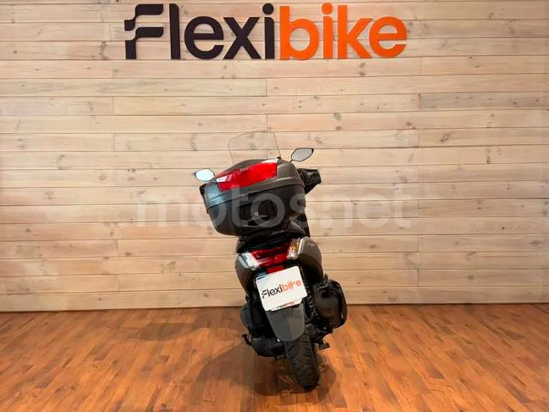 Yamaha NMAX - Vista 5