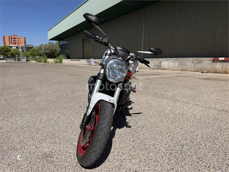 Ducati Monster 821 - Vista 3