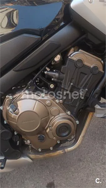 Honda CB650R - Vista 14