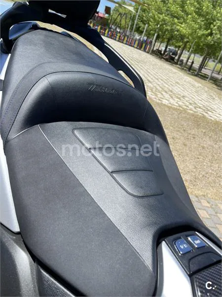 Yamaha TMAX - Vista 3