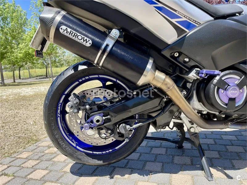 Yamaha TMAX - Vista 4