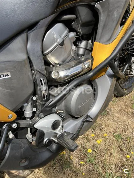 Honda XL700V Transalp - Vista 5